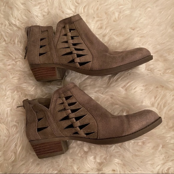 EUC Carlos Santana Cutout Tan Ankle Booties - Picture 5 of 7